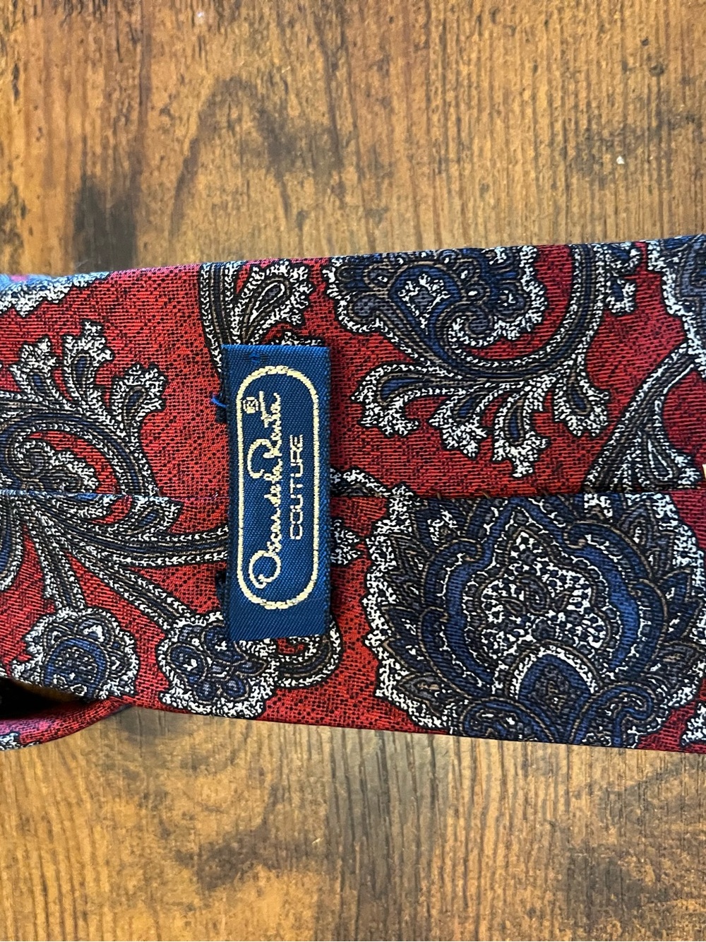 Oscar de la Renta Red and Navy Paisley Silk Tie